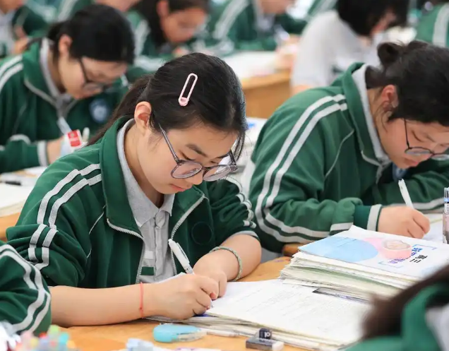 学生可以在反复思考和论证中深化认知形成价值认同 学生可以在反复思考和论证中深化认知形成价值认同